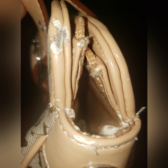 xoxo womens purse Bag tan SIZE 13 x 6.5 - Picture 4 of 14